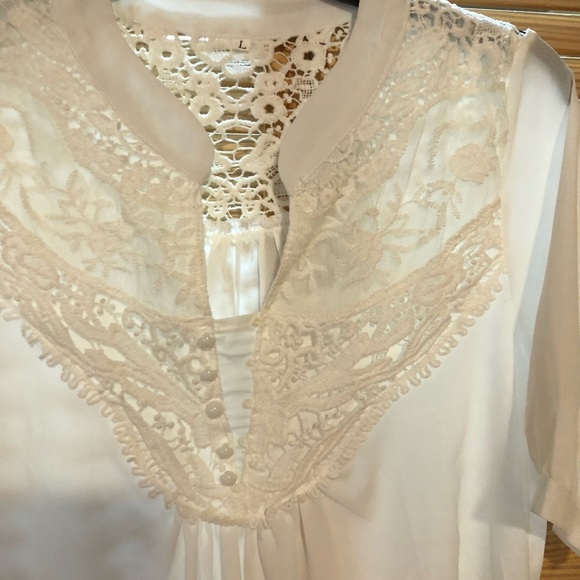 Beautiful white Top in a size L - Picture 3 of 6